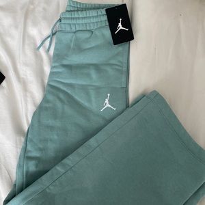 JORDAN sage sweatpants Girls XL